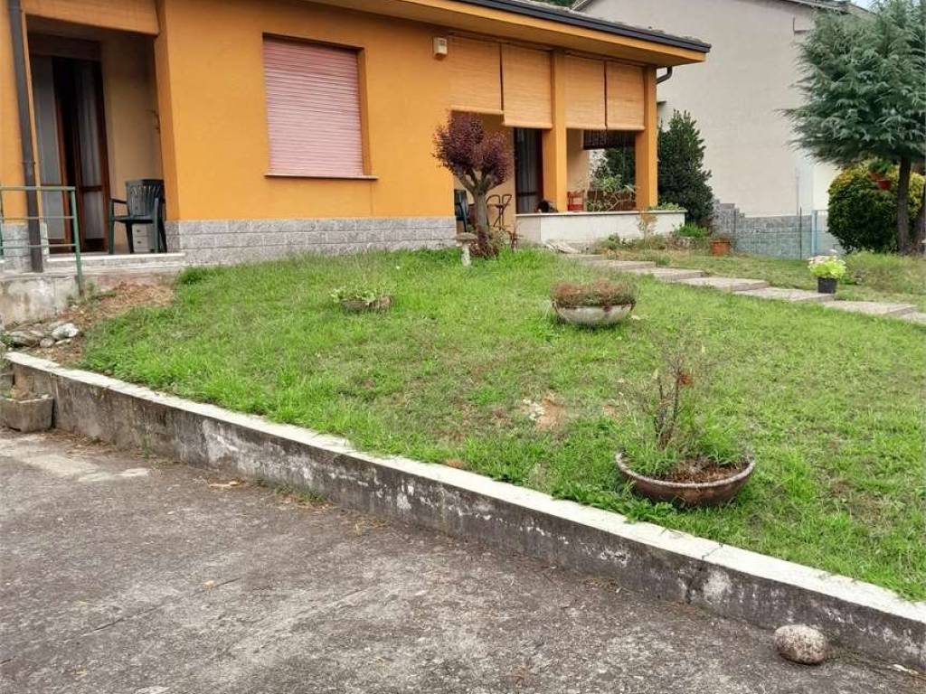 Casa indipendente a Samarate in Via Damiano Chiesa, 26 - Foto 2