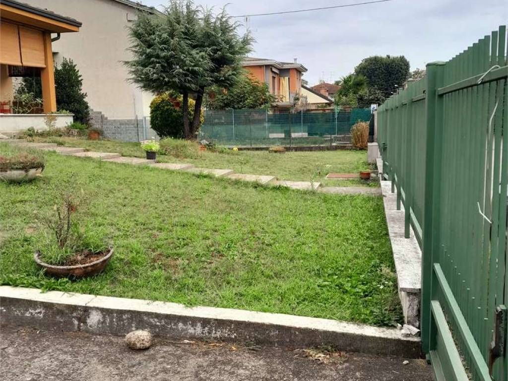 Casa indipendente a Samarate in Via Damiano Chiesa, 26 - Foto 3