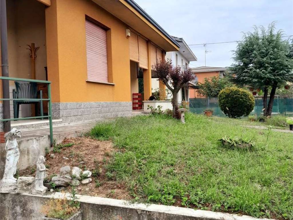 Casa indipendente a Samarate in Via Damiano Chiesa, 26 - Foto 5