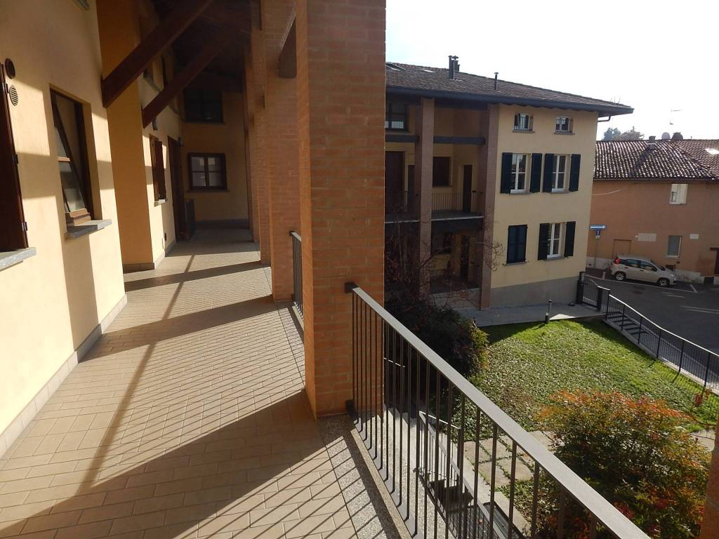 Appartamento a Cassago brianza in Via Vittorio Veneto, 11 - Foto 2