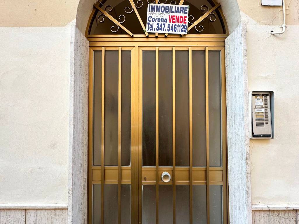 Appartamento a Terracina in Via del Quartiere, 19 - Foto 2