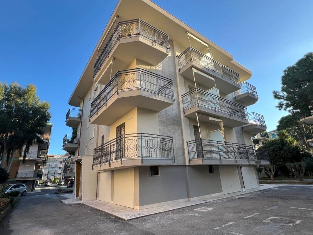 Appartamento a Pietra ligure in Viale della Repubblica, 93 - Foto 2
