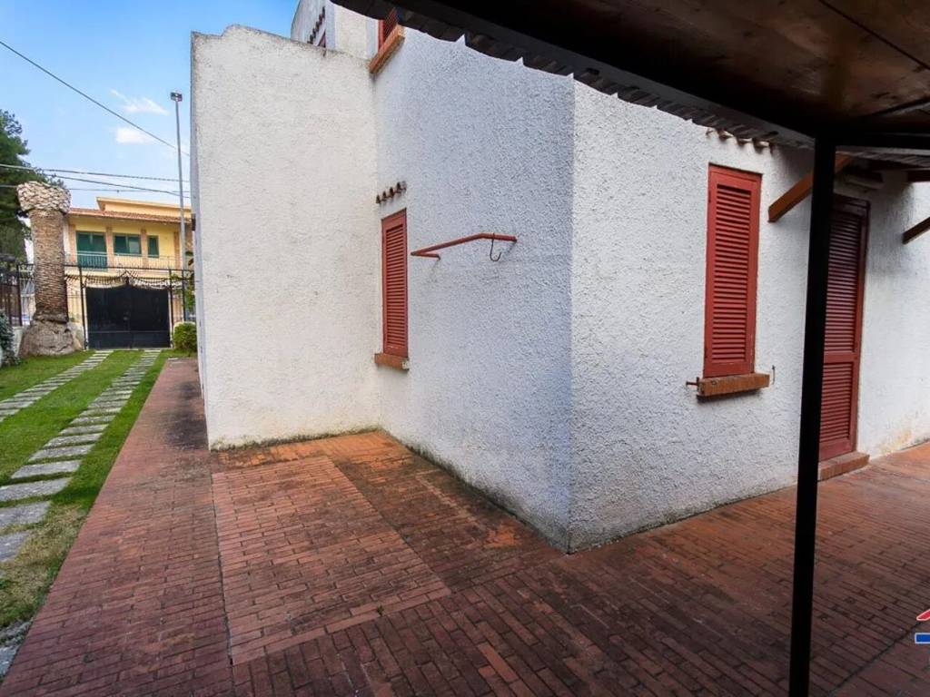 Villa a Manfredonia in Viale Aurelio Lucio, 3 - Foto 2
