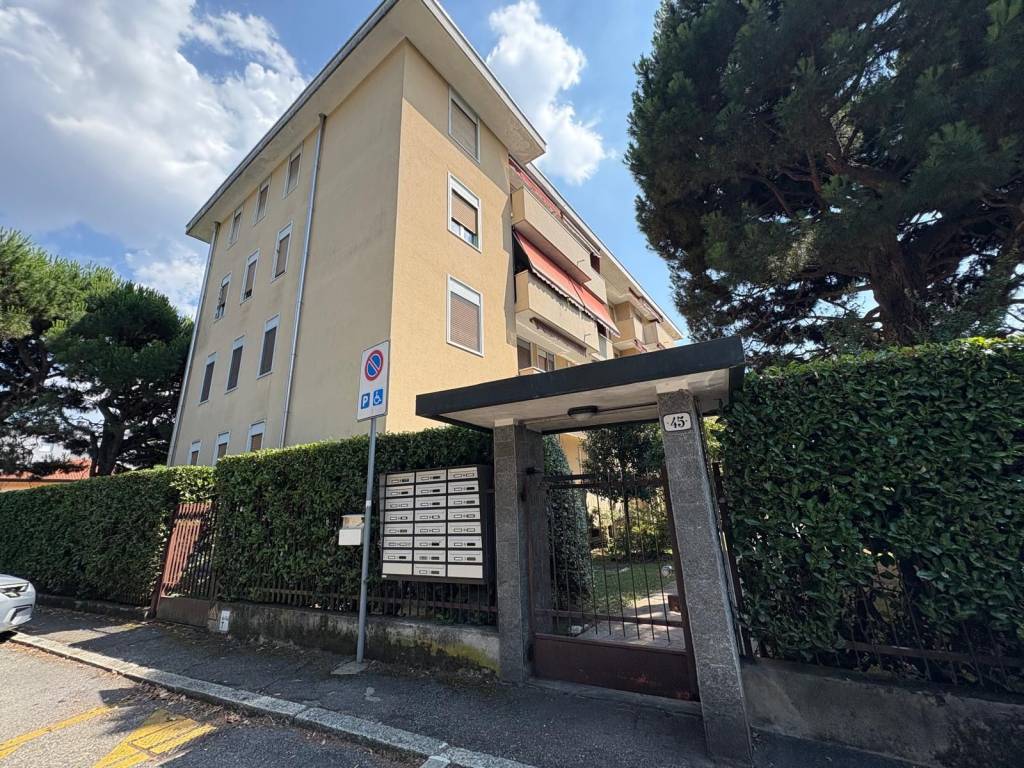 Appartamento a Gallarate in Via Gran Paradiso, 45 - Foto 2