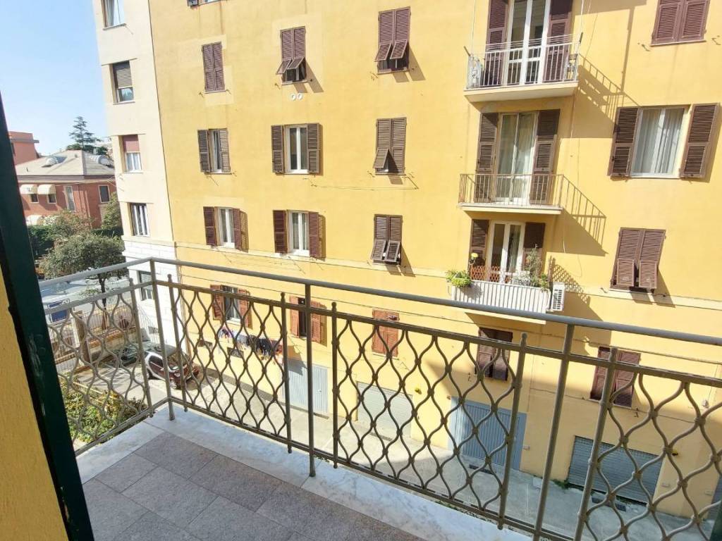 Appartamento a Genova in Via Oreste De Gaspari - Foto 2