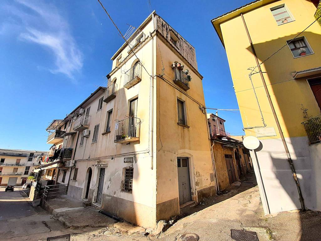Casa indipendente a Lamezia terme in Via Duca di Genova, 15 - Foto 3