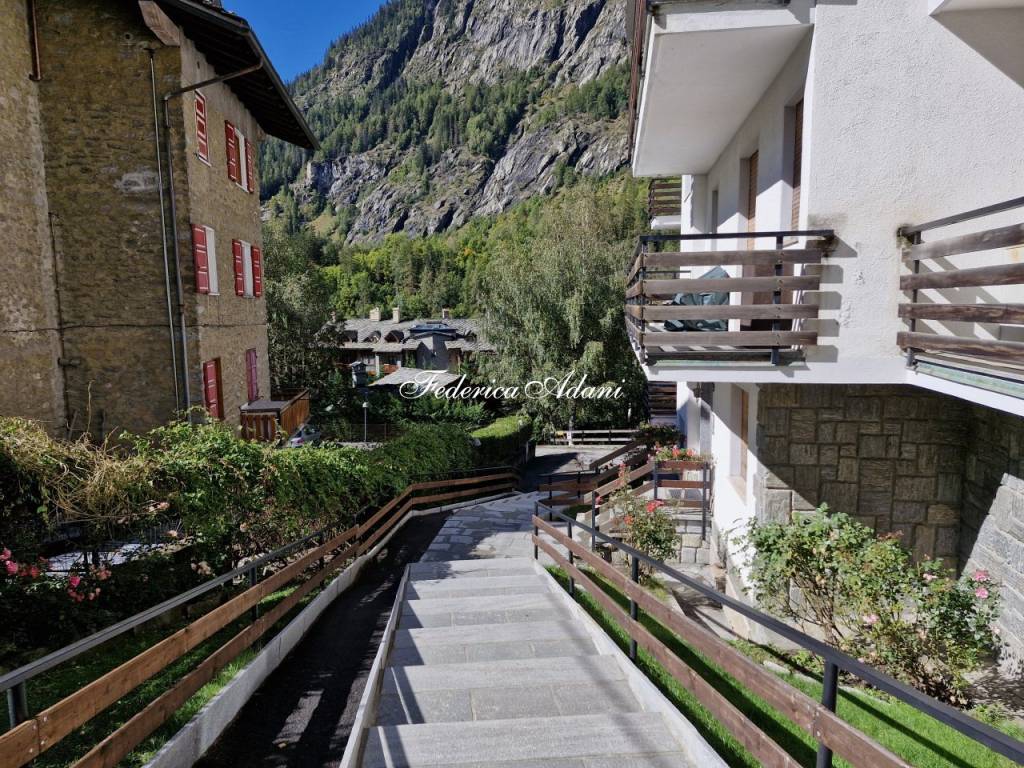 Appartamento a Courmayeur in Strada Sergio Viotto - Foto 2