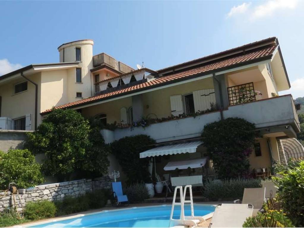 Villa a Castelnuovo magra in via delle vigne - Foto 2