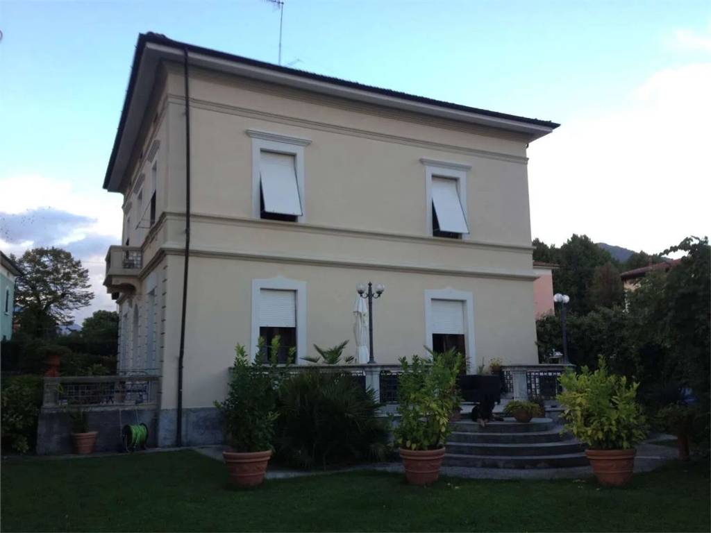 Villa a Barga in Via Vecchia Di Barga - Foto 5