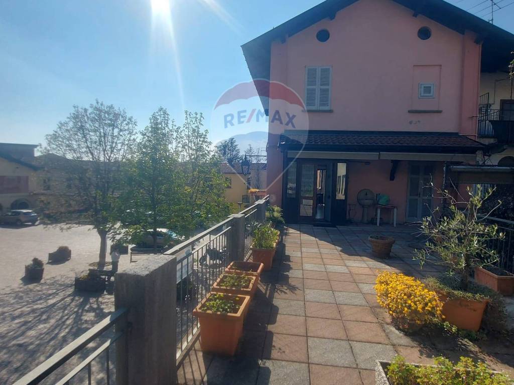 Appartamento a Gemonio in Piazza Della Vittoria, 6 - Foto 2