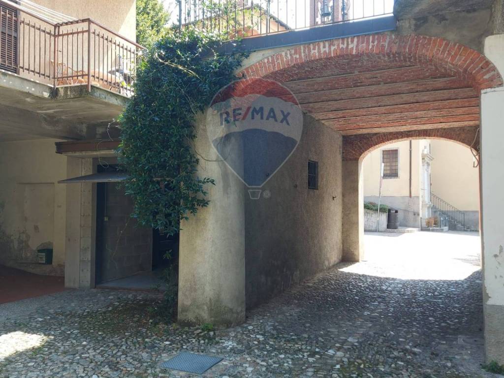 Appartamento a Gemonio in Piazza della Vittoria, 6 - Foto 4