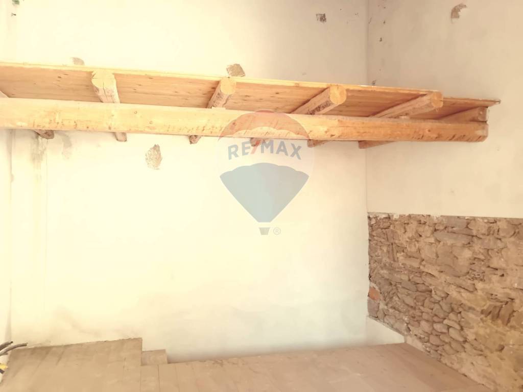 Casa indipendente a Cocquio-trevisago in Piazza Garibaldi, 4 - Foto 3