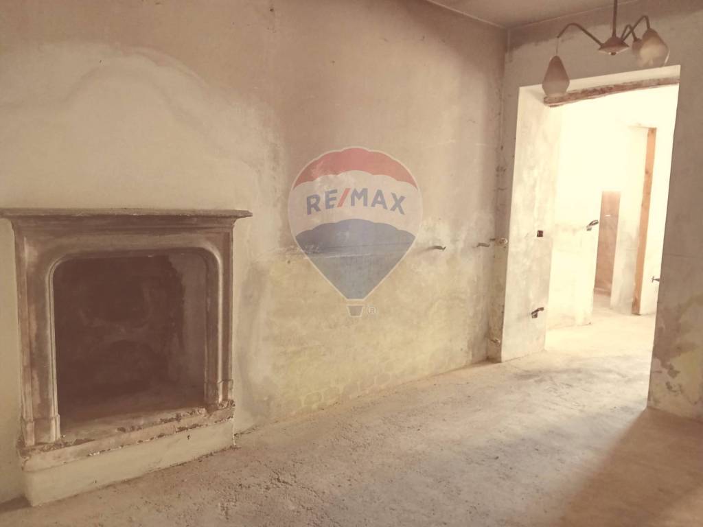 Casa indipendente a Cocquio-trevisago in Piazza Garibaldi, 4 - Foto 4