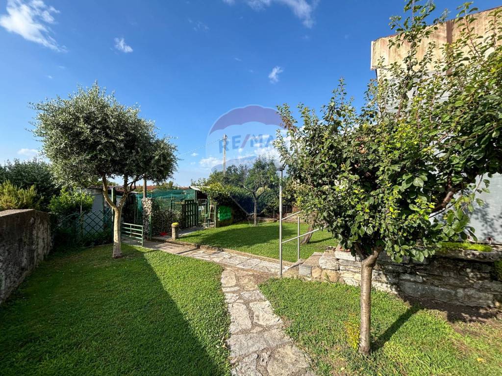 Casa indipendente a Saltrio in via Viggiù, 63 - Foto 4