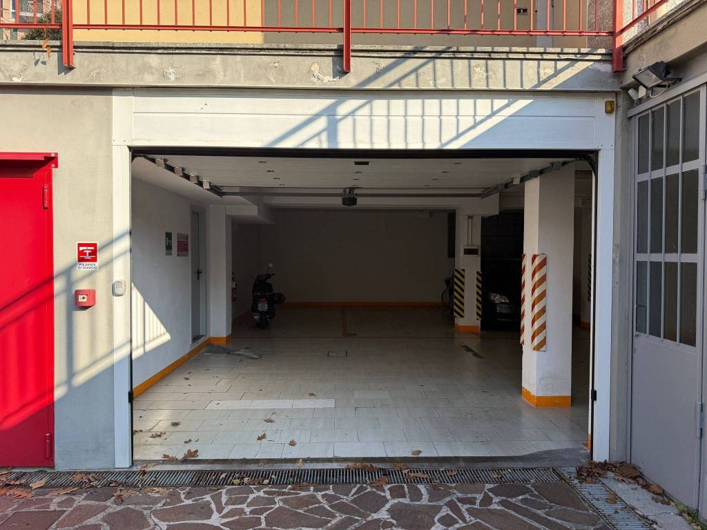 Box / garage a Como in Via Paolo Nulli, 10 - Foto 3