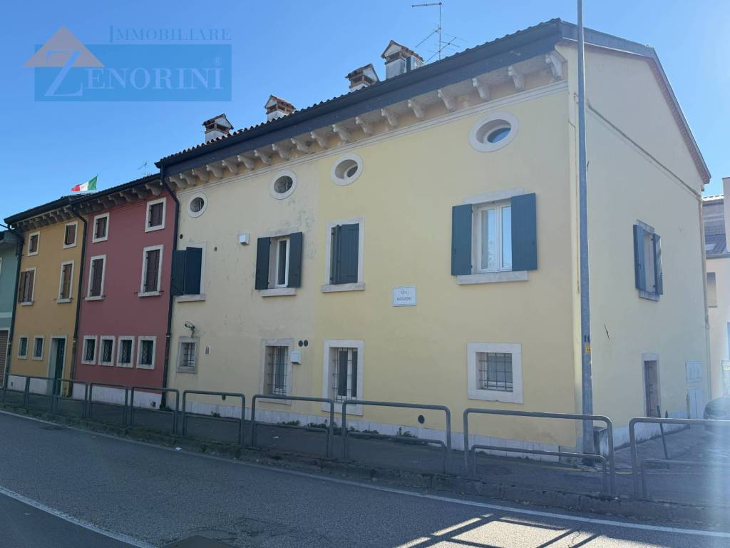 Appartamento a Verona in Via Bassone, 125 - Foto 2