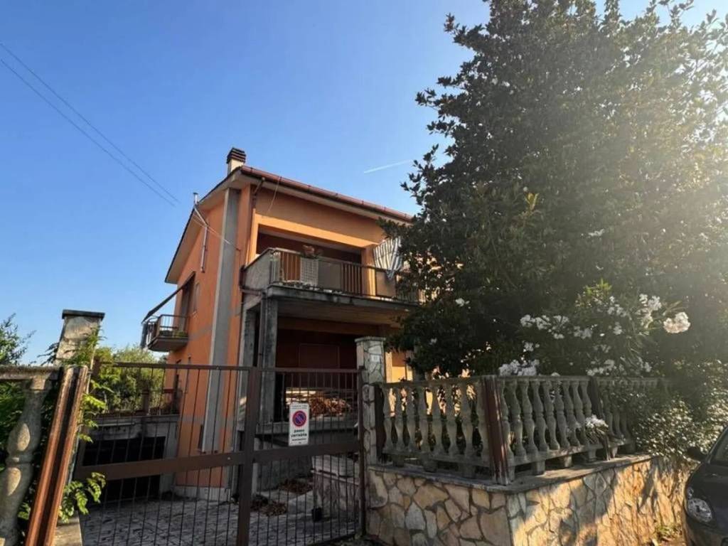 Villa a Tivoli in Via Luigi Pirandello, 63 - Foto 2