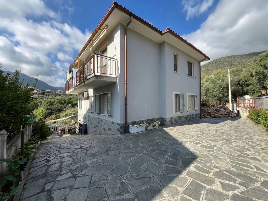Villa a Boissano in Via Marici - Foto 3