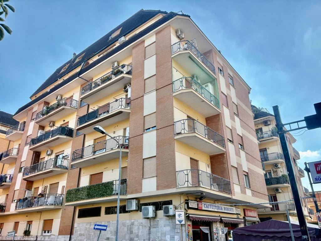 Appartamento a Guidonia montecelio in Viale Roma, 157 - Foto 2