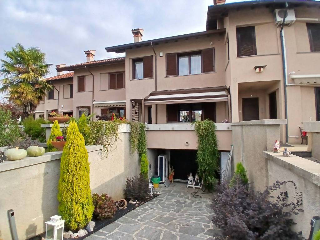 Villetta a schiera a Bareggio in Via Cusago, 7 - Foto 2