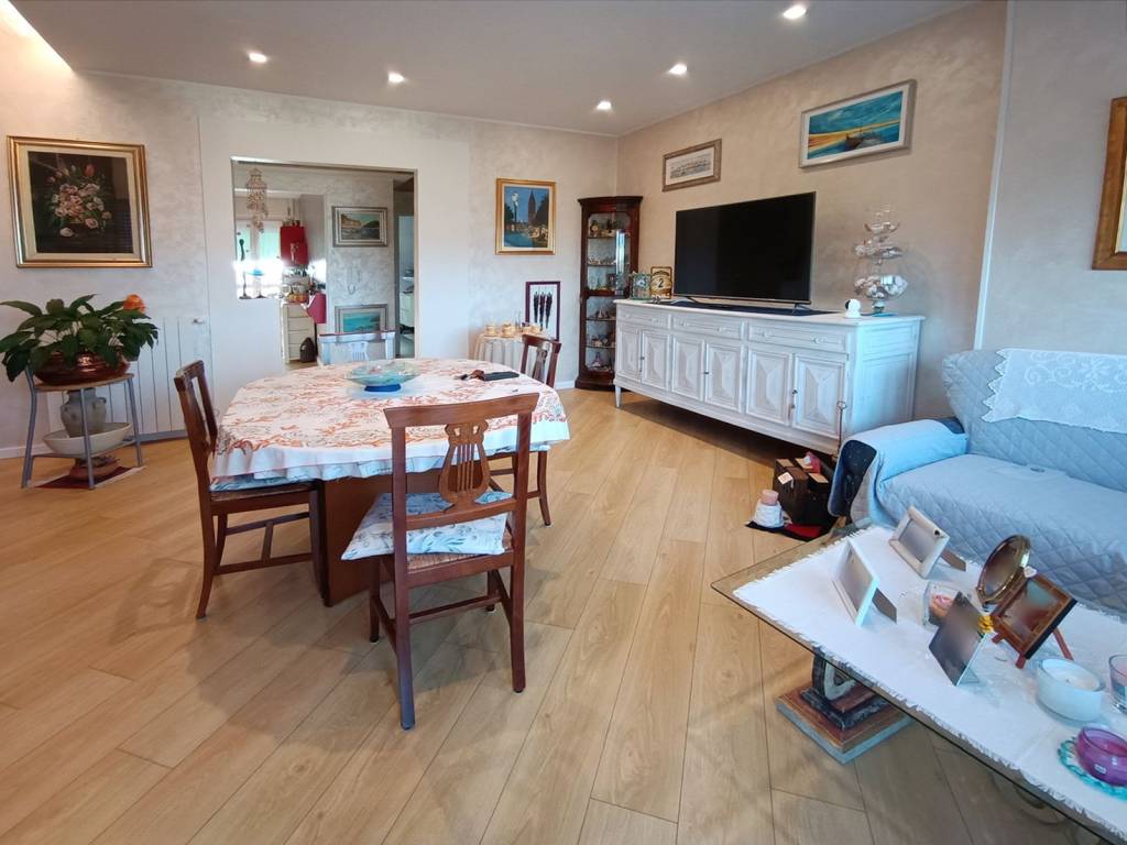 Appartamento a Gallarate in Via Giovanni Segantini, 3 - Foto 4