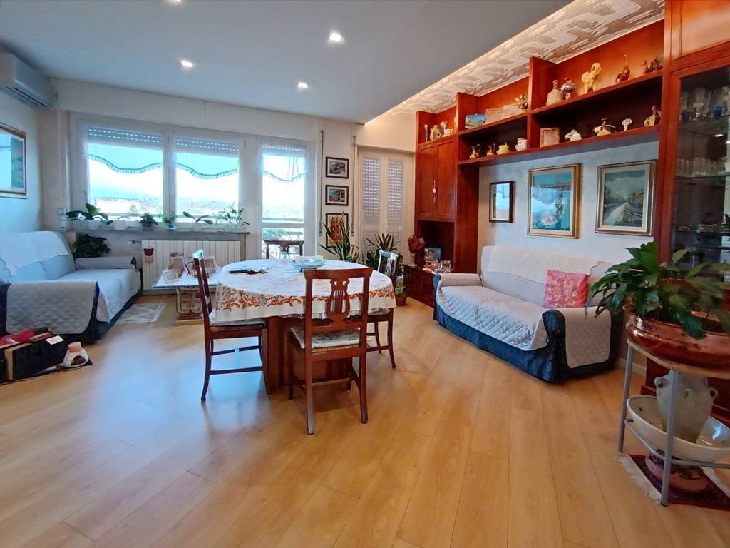 Appartamento a Gallarate in Via Giovanni Segantini, 3 - Foto 5