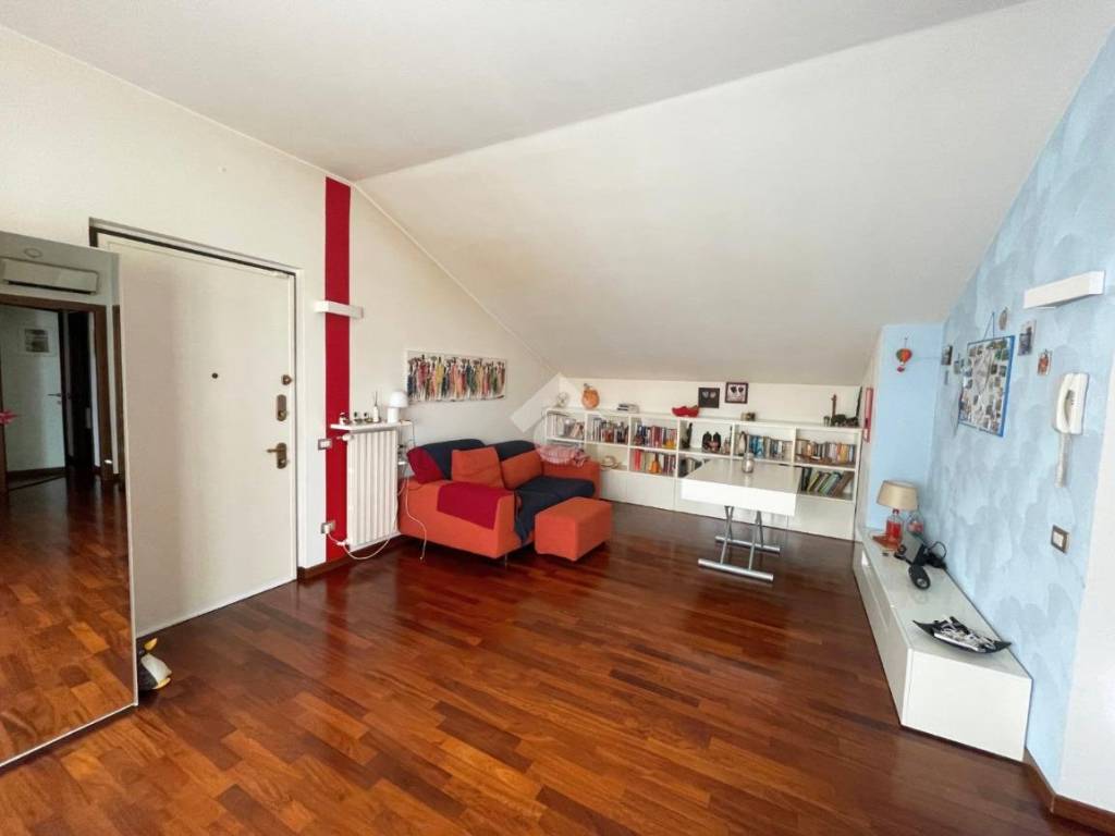 Appartamento a Saronno in Via Padre Luigi Sampietro - Foto 3