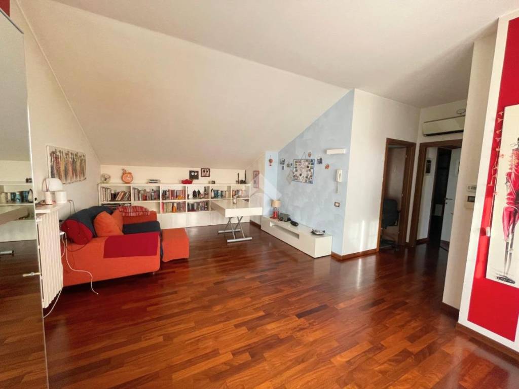 Appartamento a Saronno in Via Padre Luigi Sampietro - Foto 4