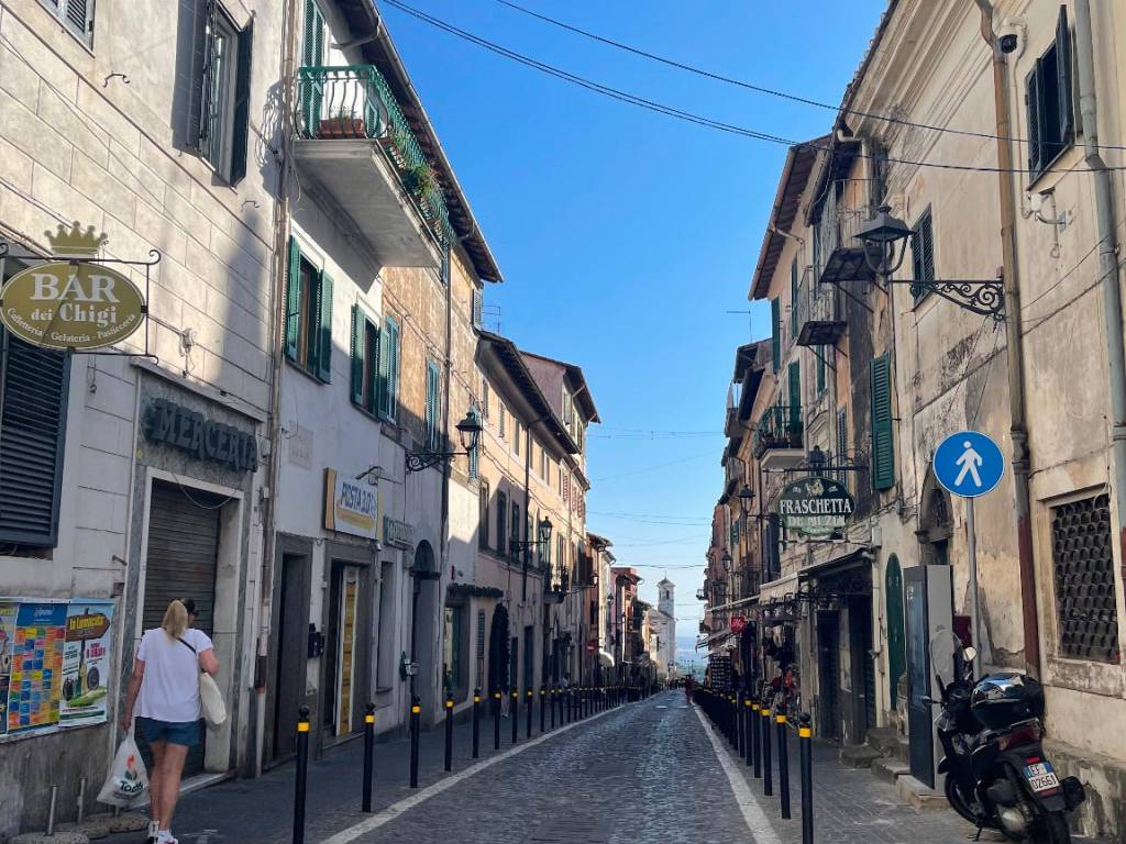Appartamento a Ariccia in Piazza di Corte - Foto 2