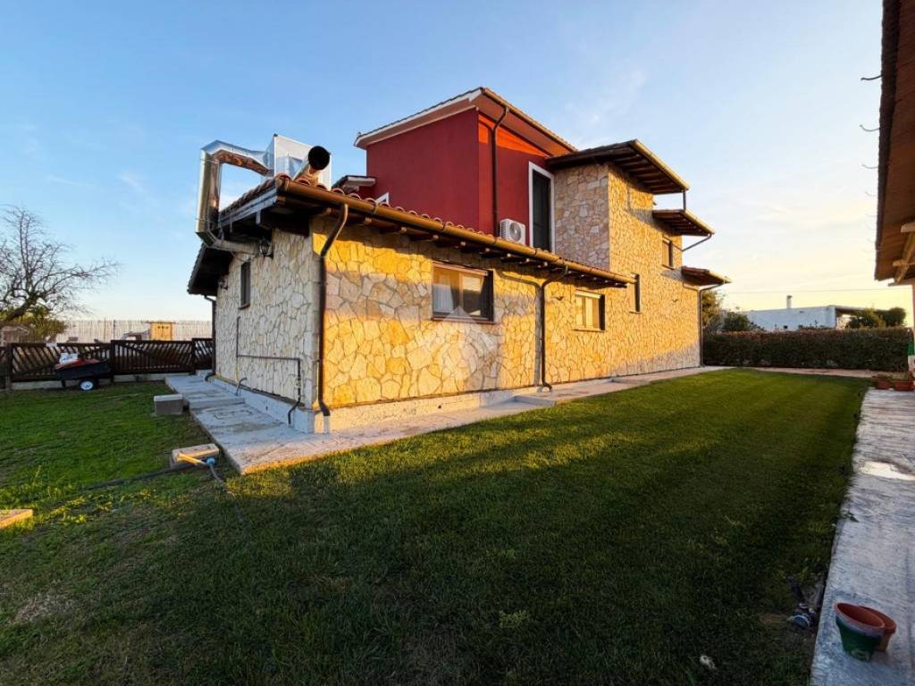 Casa indipendente a Montalto di castro in Strada Provinciale Pescia Romana - Foto 2