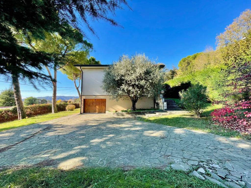 Villa a Montecchio maggiore in via ziggiotti, 5 - Foto 2