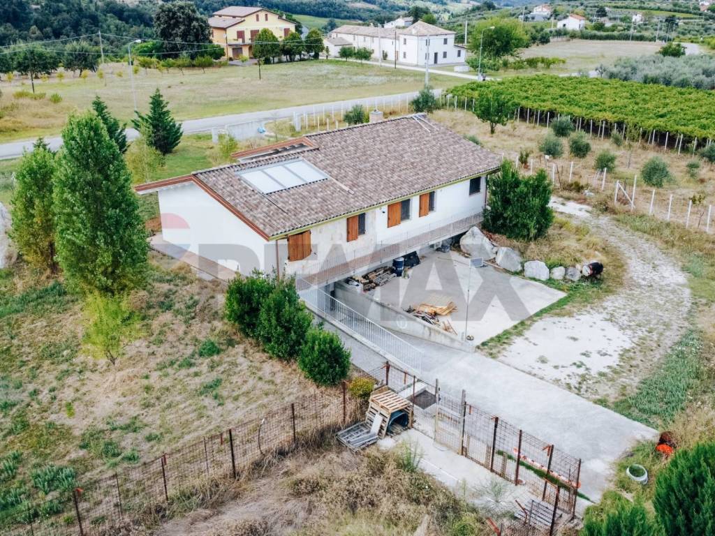 Villa a Orsogna in C.da San Basile, 17 - Foto 3