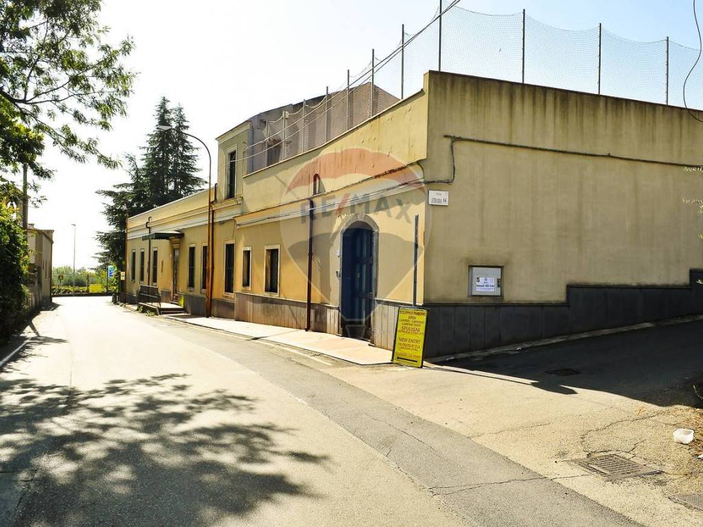 Palazzo / stabile a Zafferana etnea in Via Paracquara - Foto 3