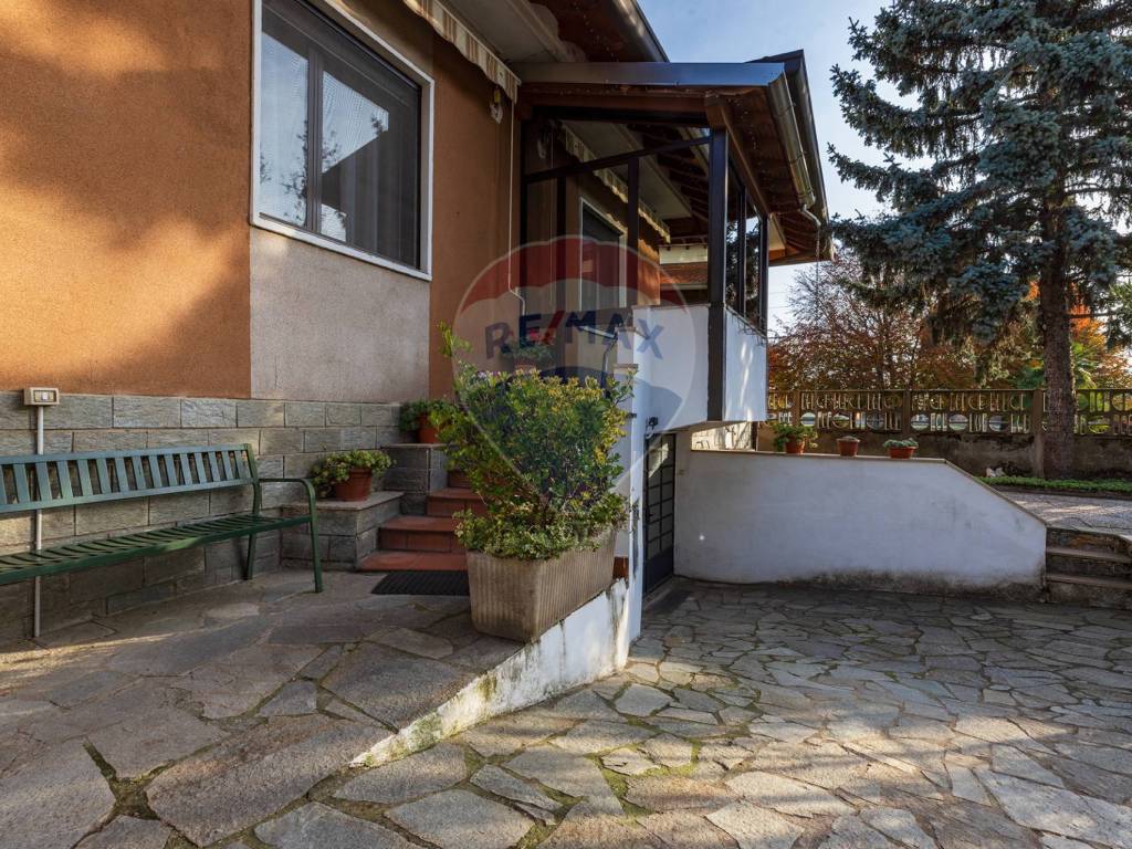 Villa a Busto arsizio in VIA DELLA LEPRE, 11 - Foto 2