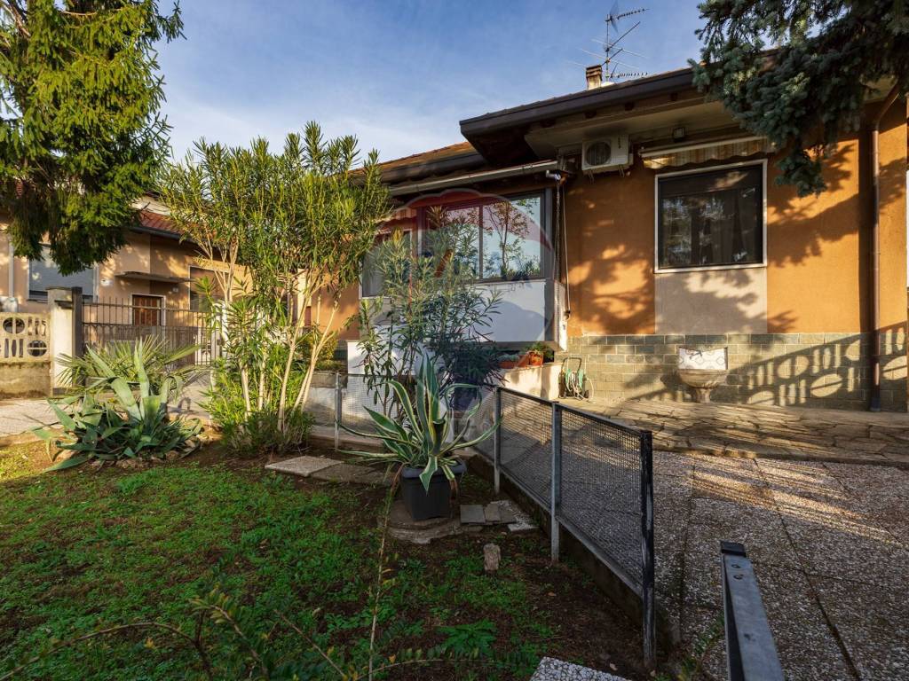 Villa a Busto arsizio in VIA DELLA LEPRE, 11 - Foto 3