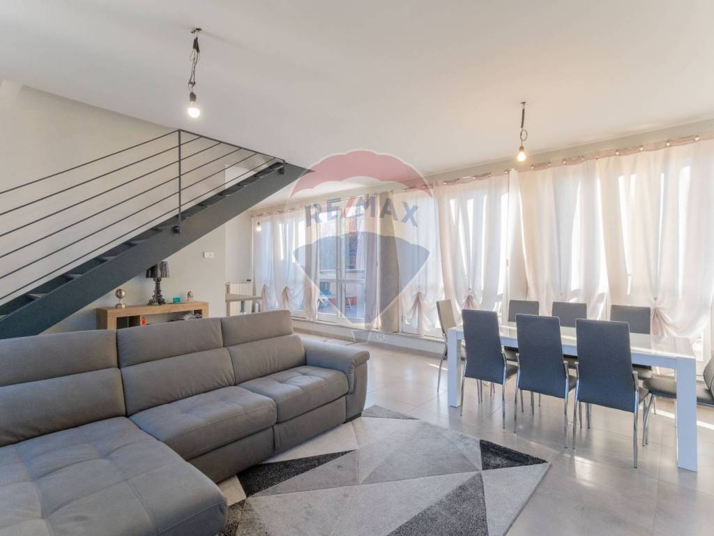 Appartamento a Somma lombardo in VIA briante, 64 - Foto 2