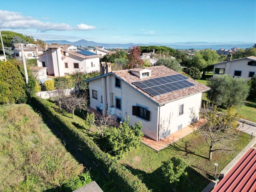 Villa a Bracciano in Via Gennaro Montanino, 9 - Foto 2