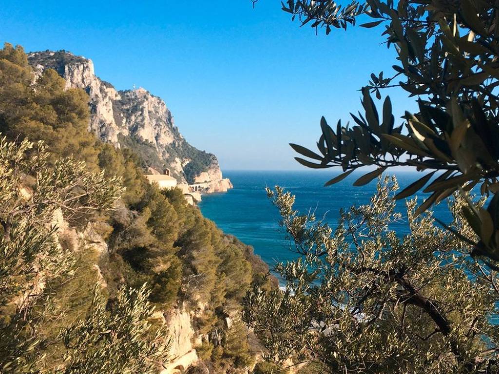Box / garage a Finale ligure in Via Sbarbaro - Foto 4