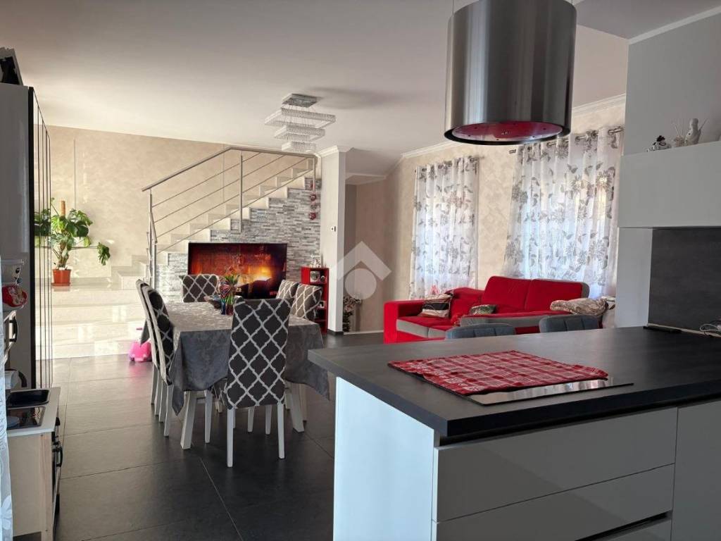 Casa indipendente a Ferno in Via Giosuè Carducci, 2 - Foto 2