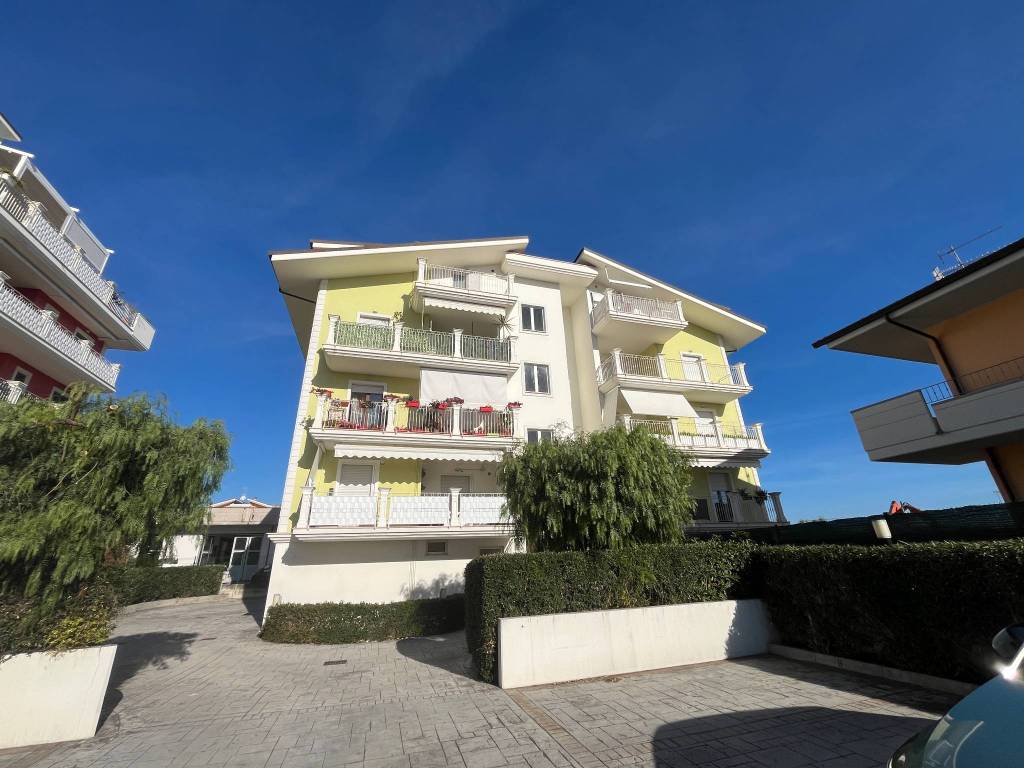 Appartamento a Martinsicuro in Via Francesco Baracca, 1 - Foto 2