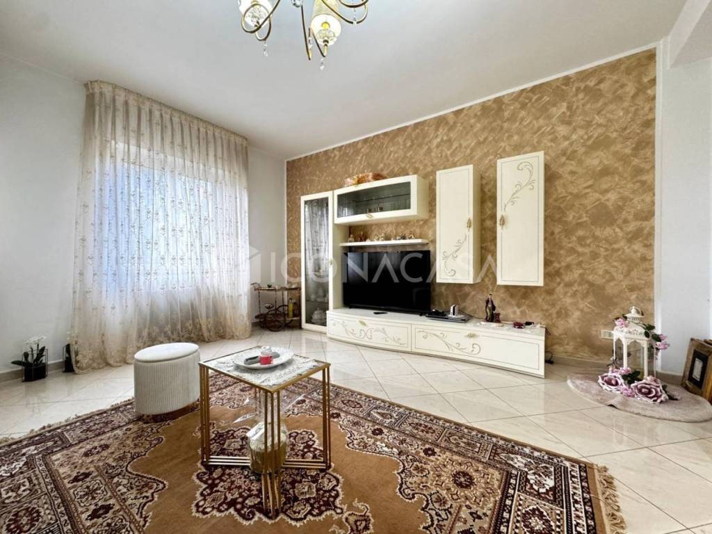 Appartamento a Matera in Via Francesco e Paolo Loperfido - Foto 2