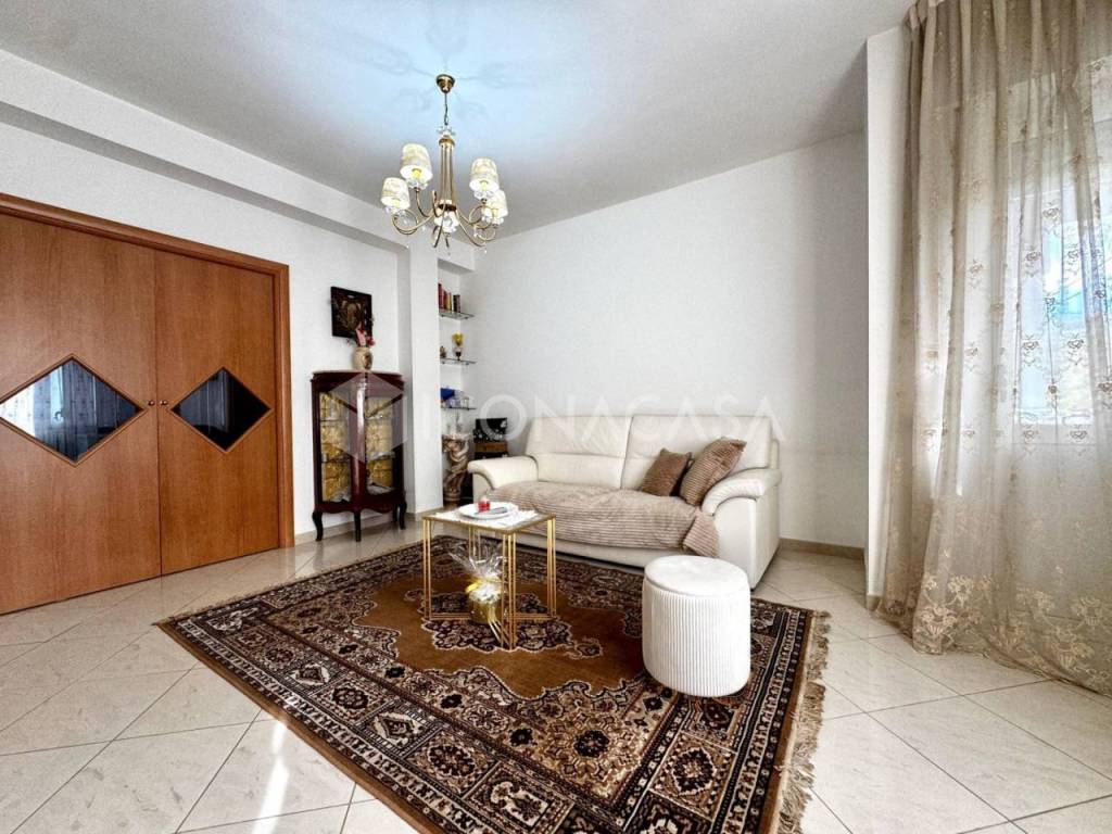 Appartamento a Matera in Via Francesco e Paolo Loperfido - Foto 3