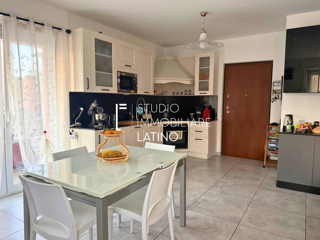 Appartamento a Malnate in Via Achille Grandi, 13 - Foto 2