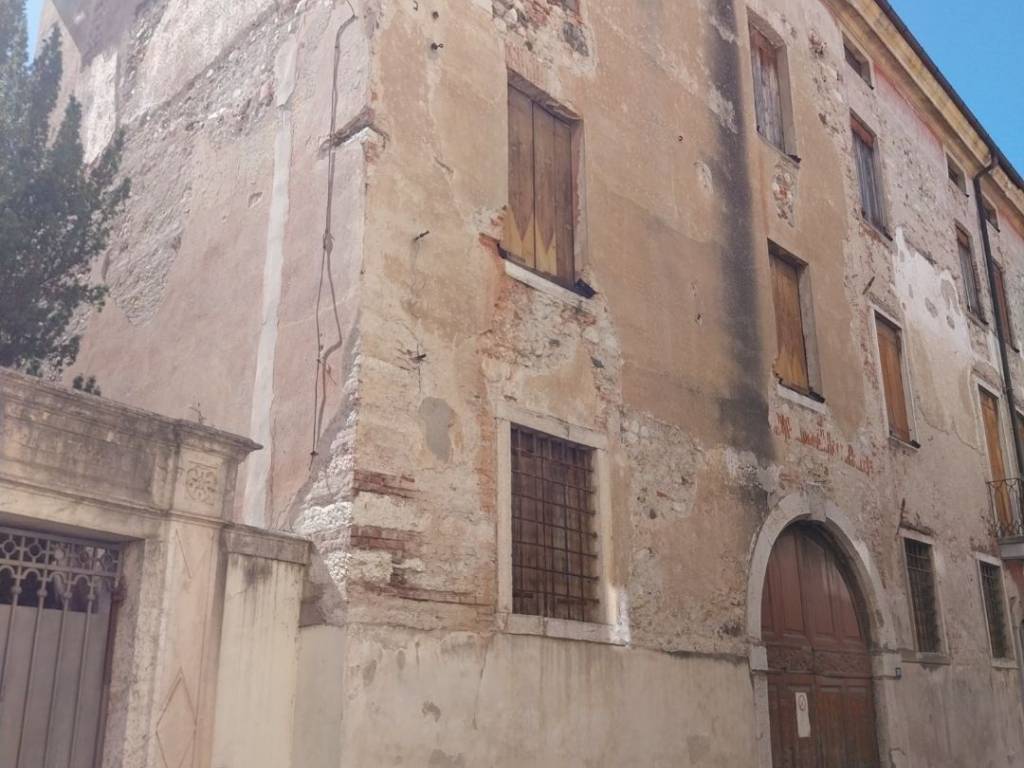 Palazzo / stabile a Schio in Via Arnaldo Fusinato, 24 - Foto 2