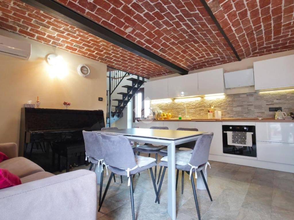 Casa indipendente a Castagneto po in Strada Casale, 34 - Foto 4