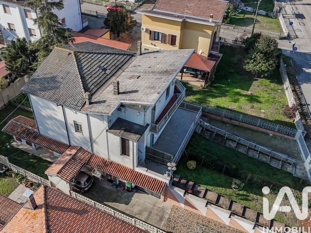 Villa a Bondeno in Via Virgiliana (Pilastri) - Foto 3