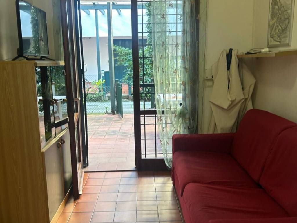Appartamento a Comacchio in Viale Umberto Giordano, 57 - Foto 2