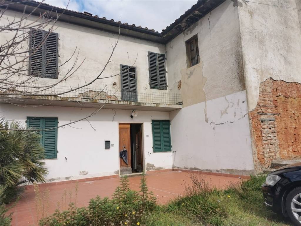 Casa indipendente a Lamporecchio in TOGLIATTI - Foto 2