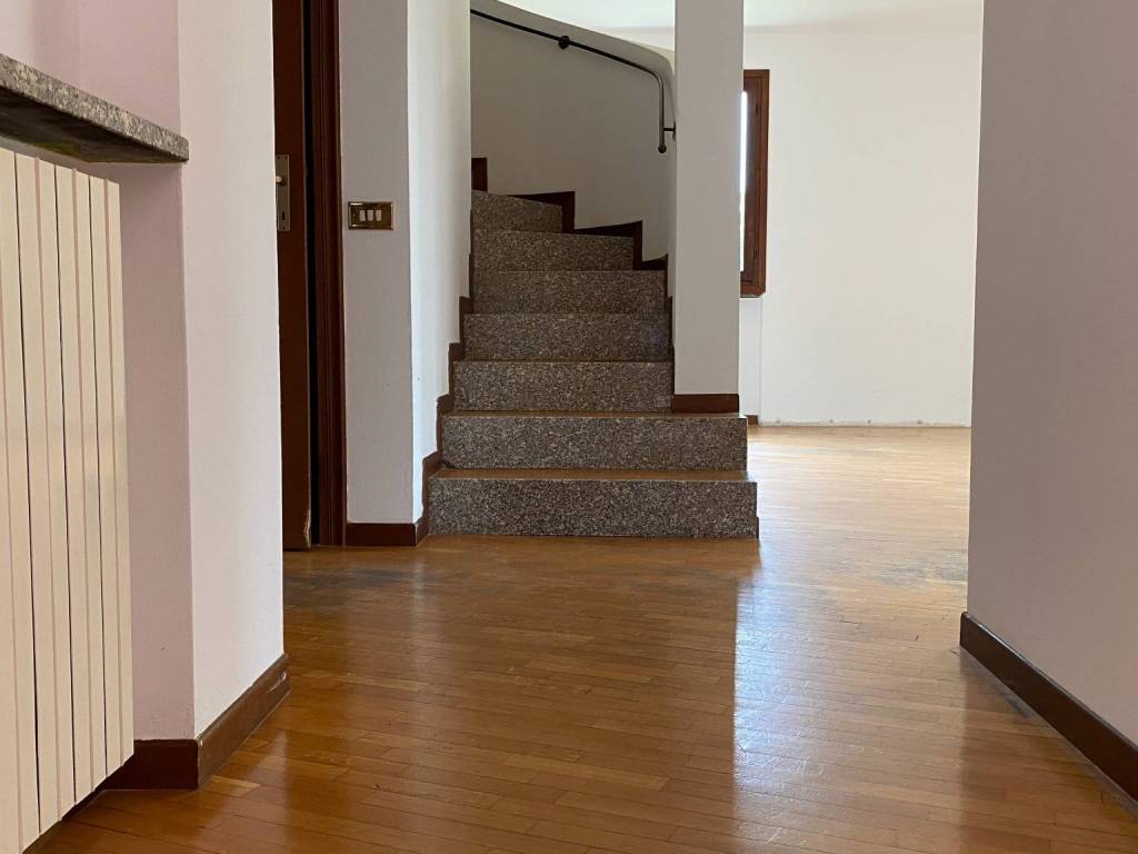 Villa a Gallarate in Via per Besnate - Foto 2