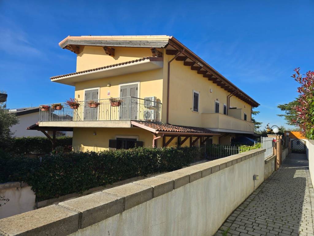 Villa a Frascati in Via Isidoro Zingaretti, 40 - Foto 2